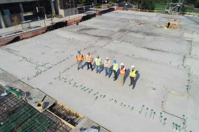 plusieurs ouvriers sur chantier
